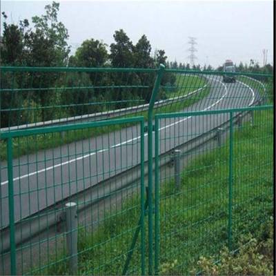 林瑞框架護(hù)欄在道路設(shè)施中的應(yīng)用及其對(duì)高速公路與養(yǎng)殖業(yè)隔離柵的重要意義